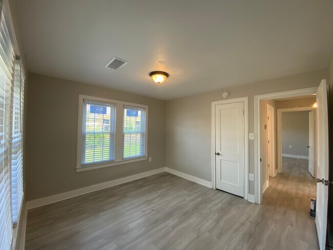 Building Photo - 628 King St