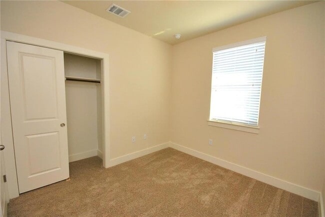 Building Photo - 2222 Creekside Ln