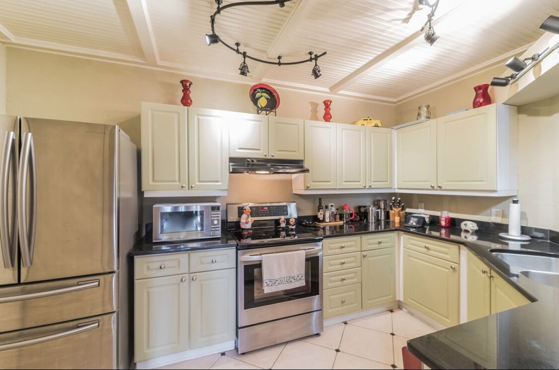 Building Photo - 3334 Peachtree Rd NE