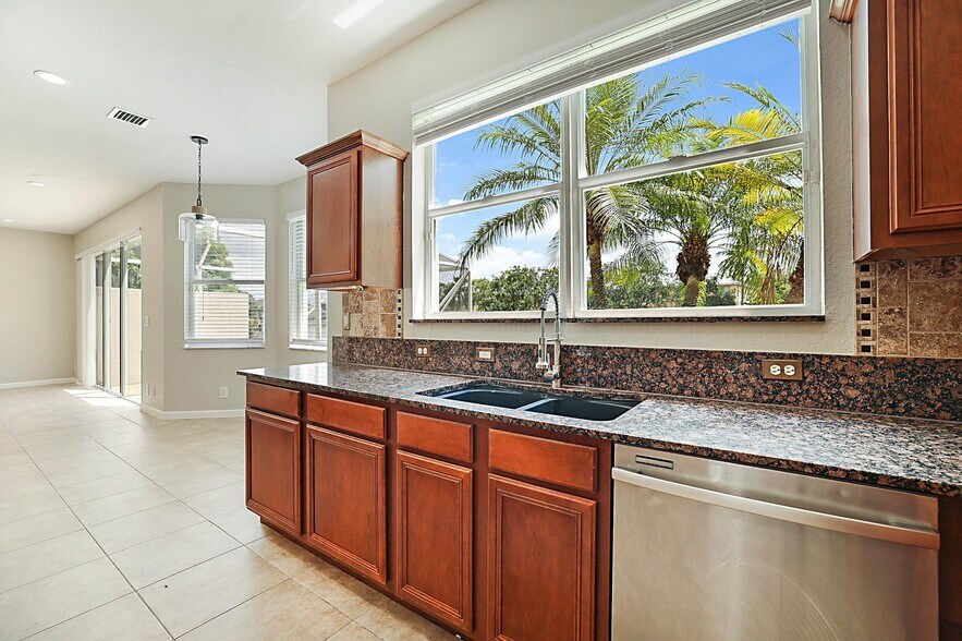 Building Photo - 122 Kensington Way