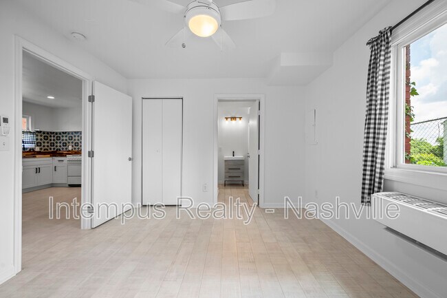 Building Photo - 910 Shelby Ave