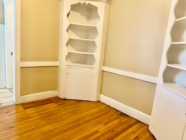 Building Photo - 74 Egmont St