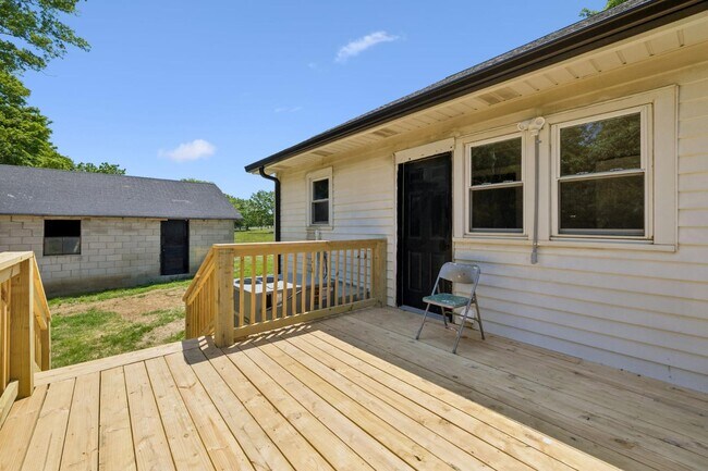 Building Photo - 2547 Bearwallow Rd