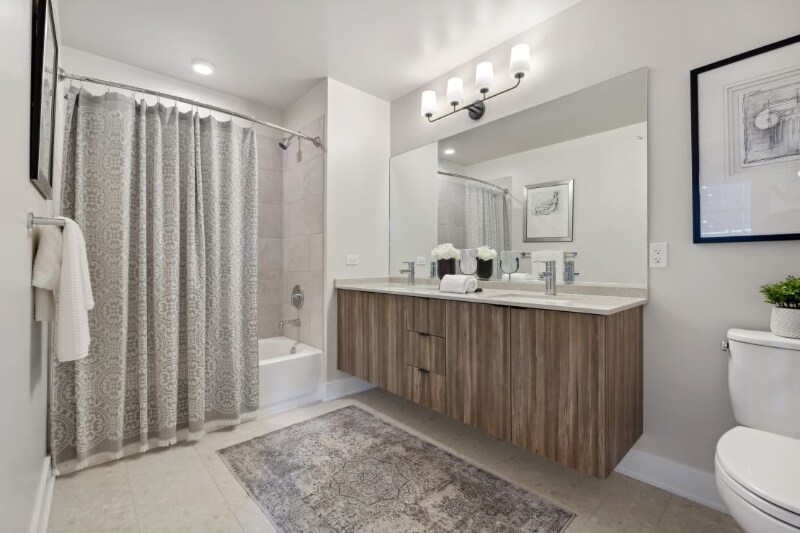 Building Photo - 1050 W Van Buren St