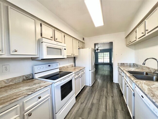 Building Photo - 1300 Eagle Lake Rd