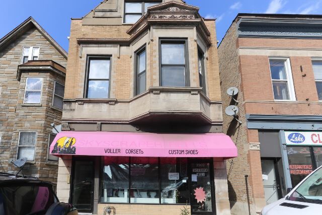 Primary Photo - 2202 W Belmont Ave