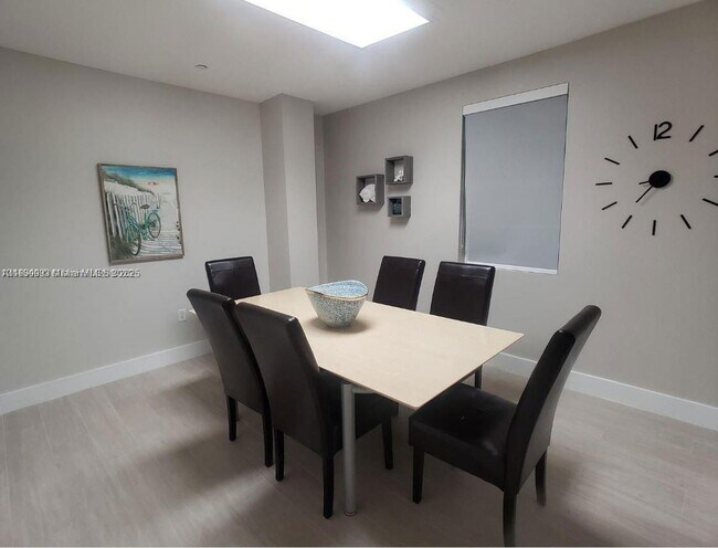 Building Photo - 6917 Collins Ave