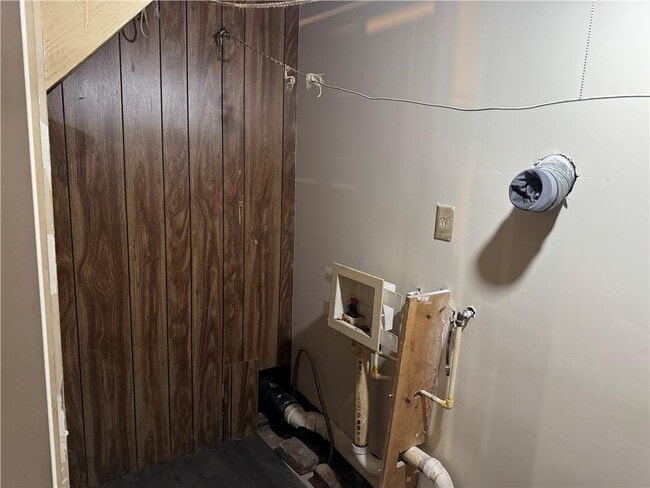 Building Photo - 556 Lamar Dr