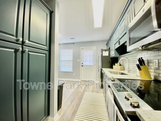 Building Photo - 549 Edgecliff Ln