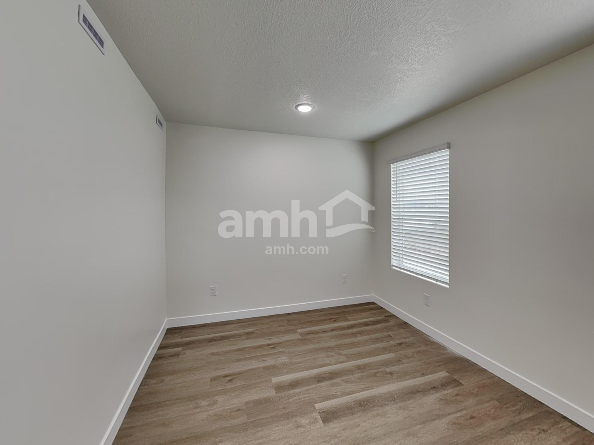 Building Photo - 1256 W Mahogany St