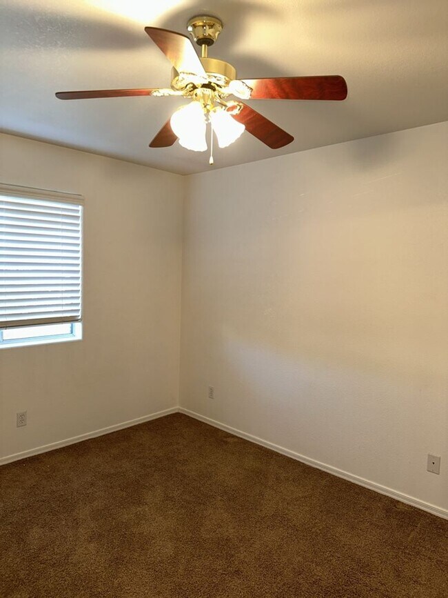 Building Photo - Unfurnished Pool Home
