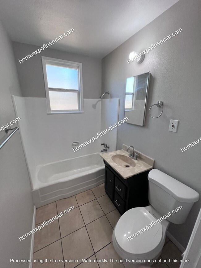 Building Photo - Nice Home For Rent - Duplex with private yard