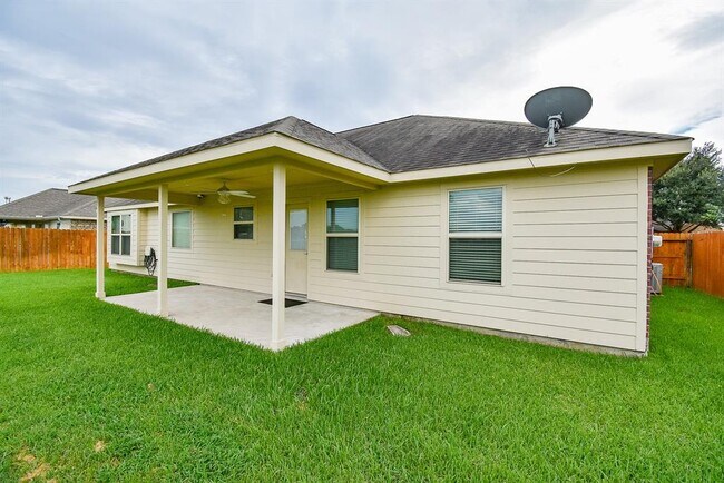 Building Photo - 231 S Lantana Cir