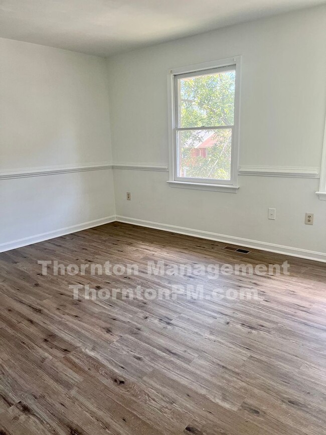 Building Photo - Fredericksburg Townhouse Price Drop!