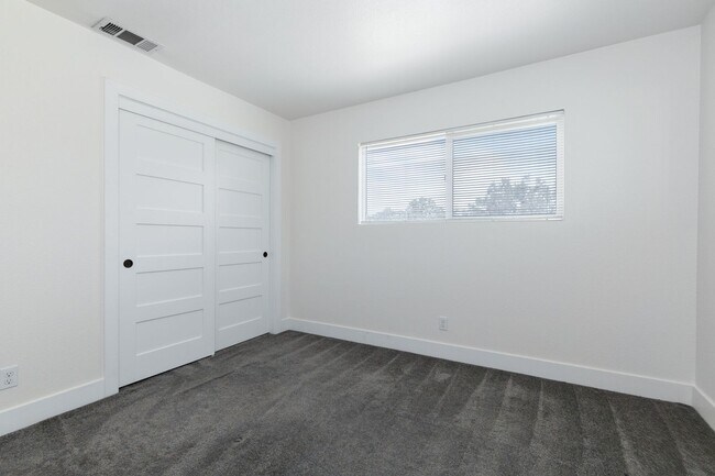 Building Photo - Beautiful 3B/3B Westside Atascadero