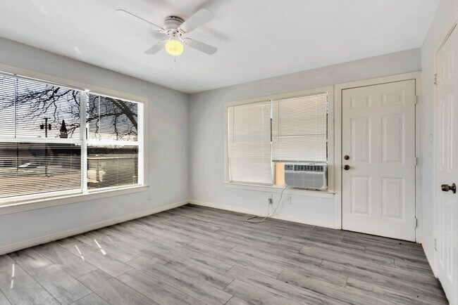 Building Photo - 305 N Robinson St