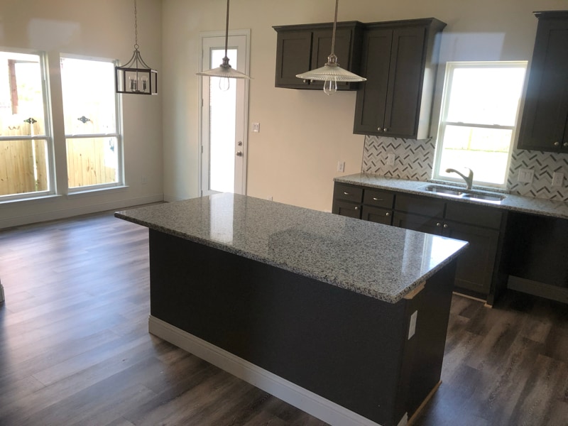 Building Photo - 4933-5015 Villas Dr