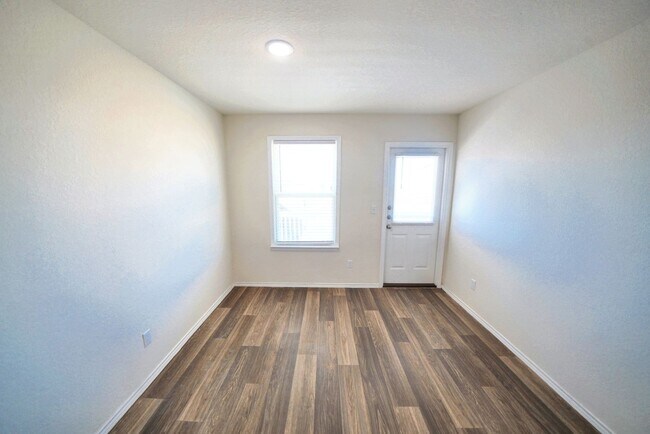Building Photo - Stylish Move-In Ready Home in Rosillo Ranch, San Antonio, TX - Realtor Commission: $400