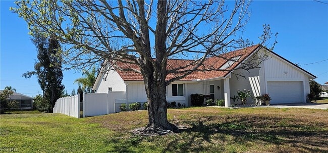 Building Photo - 420 SE 15th Terrace