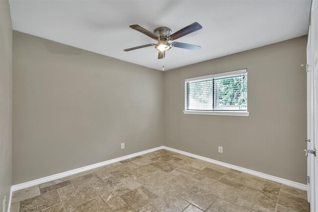 Building Photo - 4031 Hermitage Hollow Ln