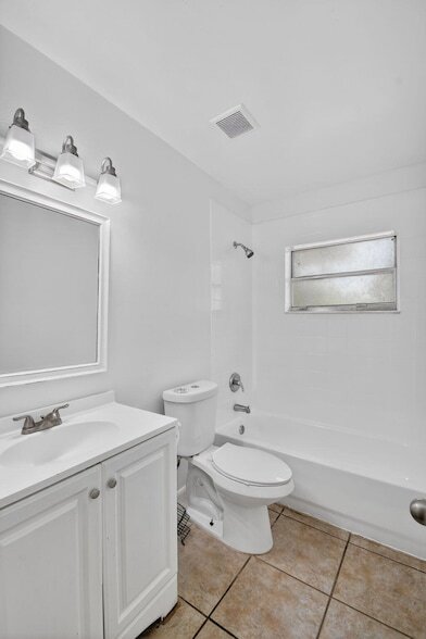 Building Photo - 4825 Serafica Dr