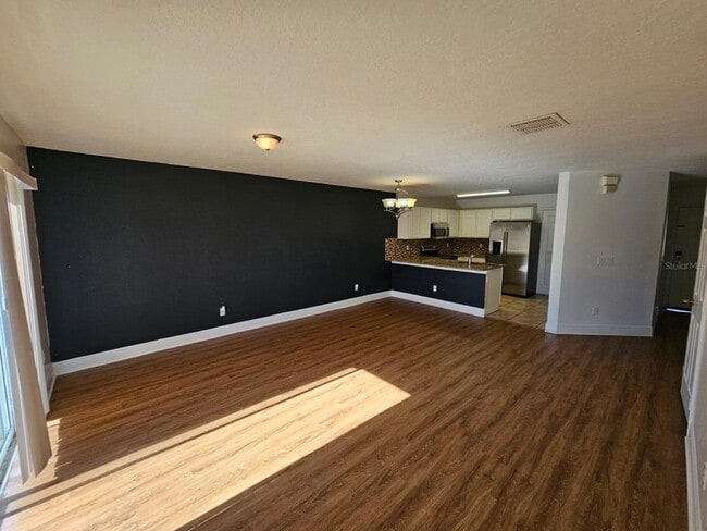 Building Photo - 608 Cresting Oak Cir