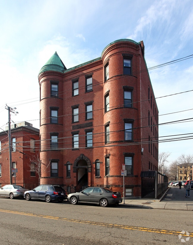 Primary Photo - 109 Windsor St