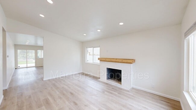 Building Photo - Amazing 3 Bedroom Home in Mission Viejo!