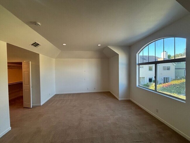 Building Photo - 525 Orange Grove Pl