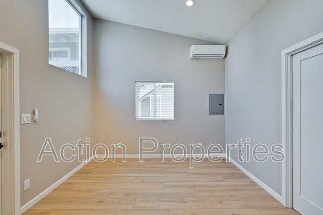 Building Photo - 368 Camille Ct