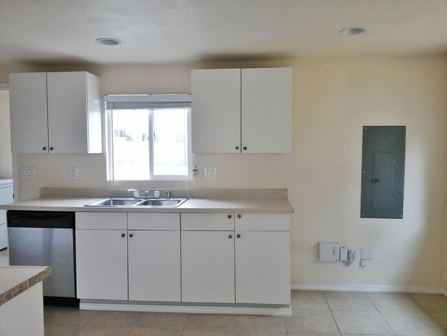 Building Photo - Lynnwood Bungalow