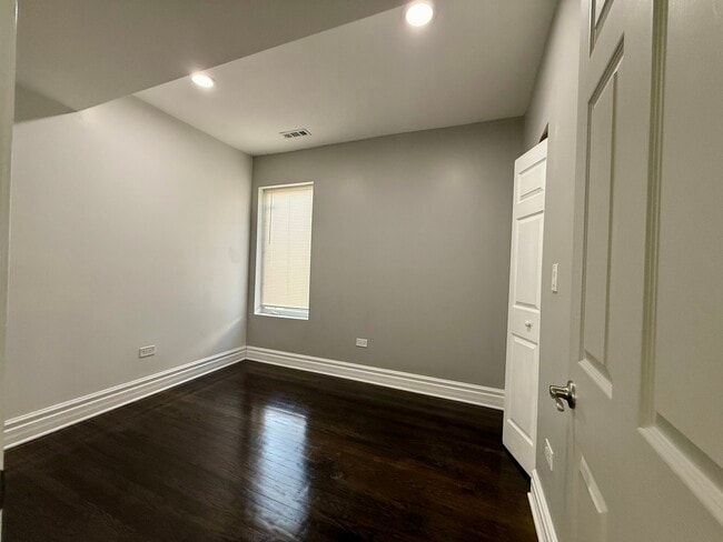 Building Photo - 2118 S 59th Ave