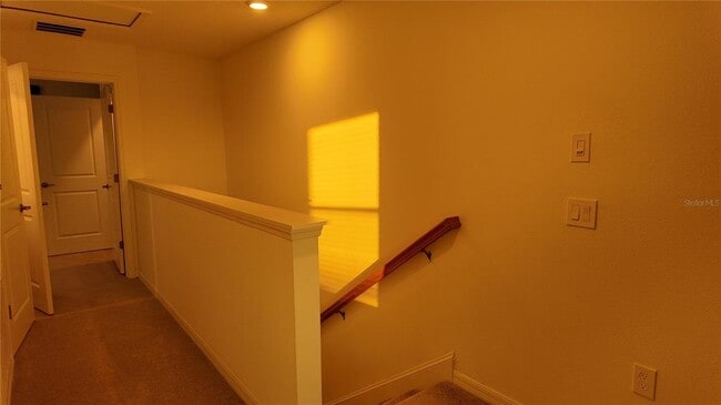 Building Photo - 2004 Viewfinder St