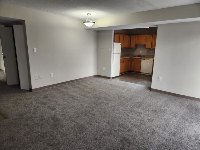 Building Photo - Spacious One Bedroom Apartment Home Availa...