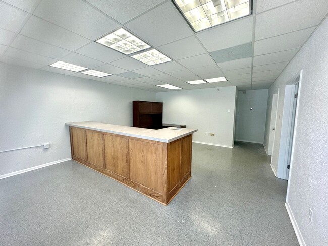 Building Photo - Office Space In Downtown Biloxi! Great Loc...