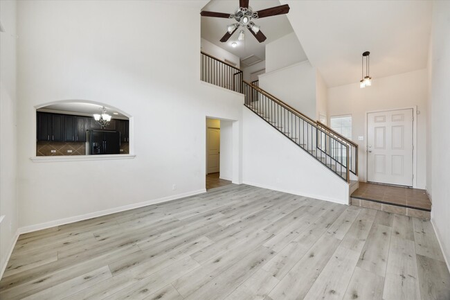 Building Photo - 2124 Nestlewood Dr