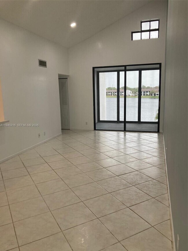 Building Photo - 212 Lake Pointe Dr