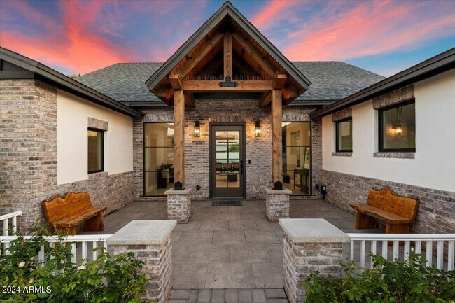 Building Photo - 4137 E Earll Dr