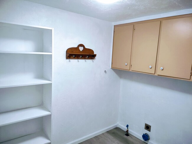 Building Photo - 3 Bedroom / 2 Bathroom in Bend's Orchard D...