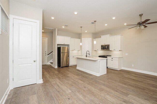 Building Photo - 5117 Royal Heath Dr