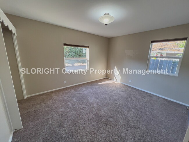 Building Photo - AVAILABLE NOW - Charming Home Just ½ Mile from Downtown Paso Robles - 2 Bed / 1 Bath