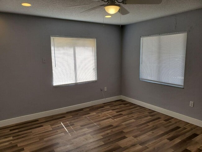 Building Photo - 3/2 Duplex in Bradenton