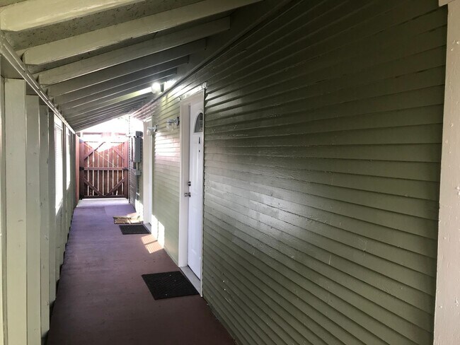 Building Photo - Super cute Centralia Studio