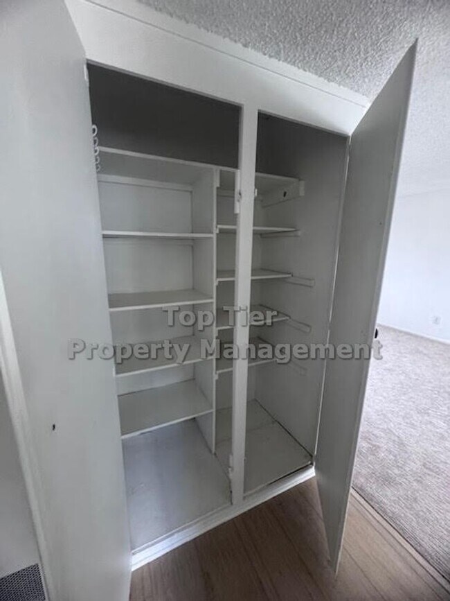 Building Photo - Rare Lower Unit with Stunning Views & In-Unit Laundry