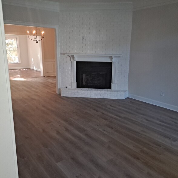 Building Photo - 7404 Saint Charles Sq
