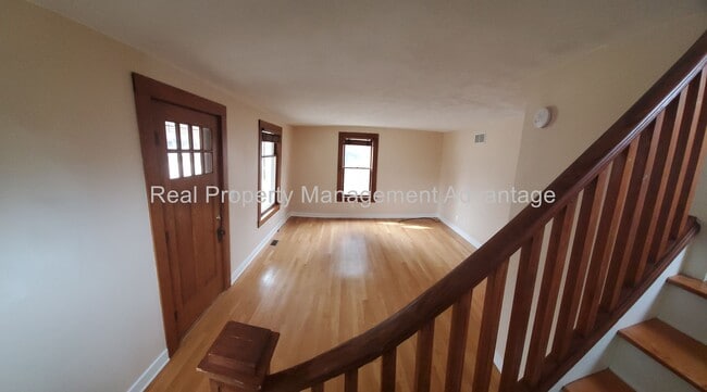 Building Photo - Craftsman Style, Modern Amenities Steps fr...