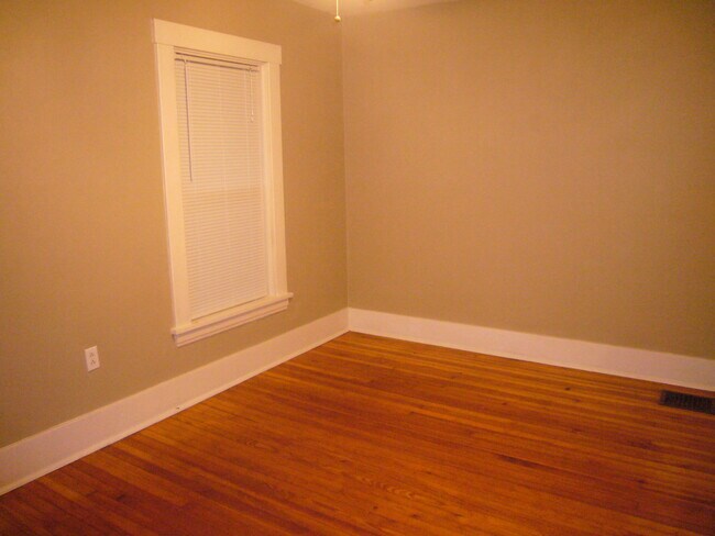 bedroom - 557 Clemesha Ave