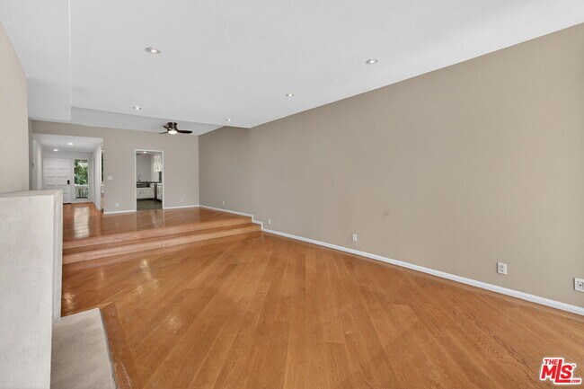 Building Photo - 4346 Redwood Ave