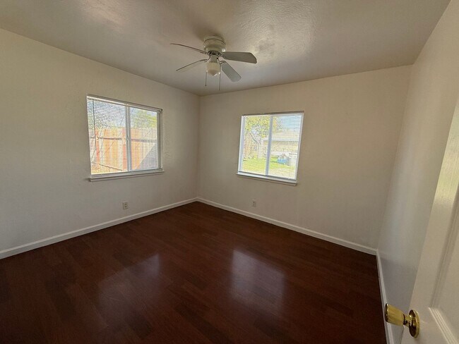 Building Photo - 4590-4592 73rd St, Sacramento, CA 95820