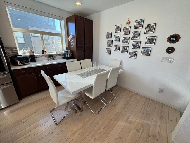 Building Photo - Luxury Lone Tree Living